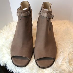 NURTURE CAMEL SUEDE PEEP TOE ANKLE BOOTIES SIZE 10